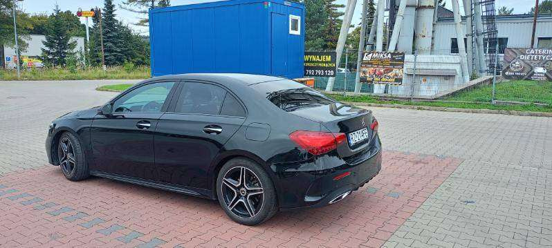 Cesja na samochód w toku , klient jest zachwycony samochodem.