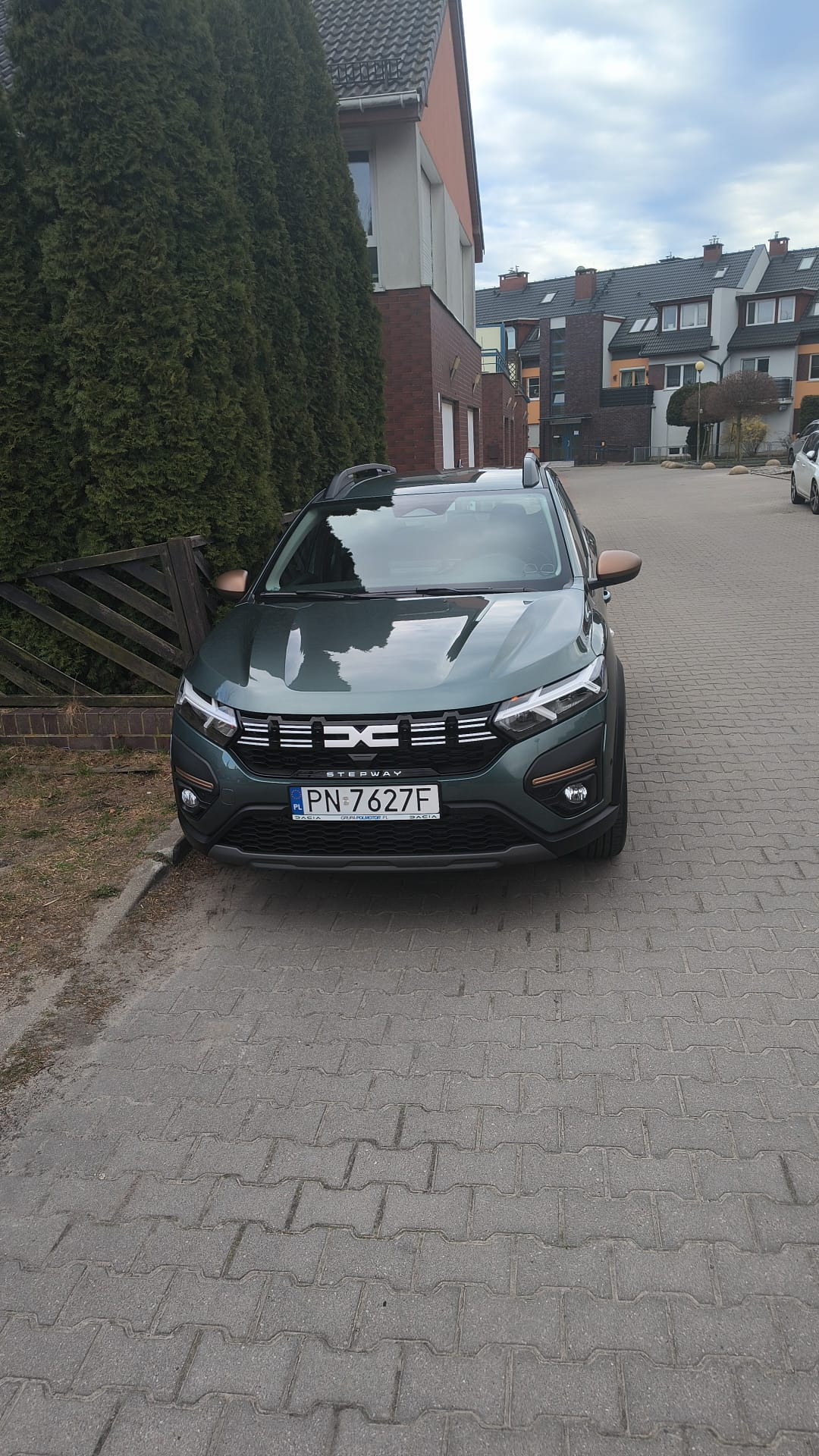 Dacia już dotarła do Klienta . Klient jest bardzo zadowolony.