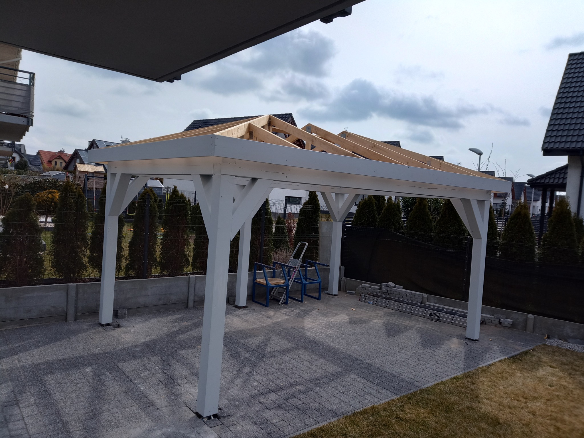 Montaż i malowanie grilla