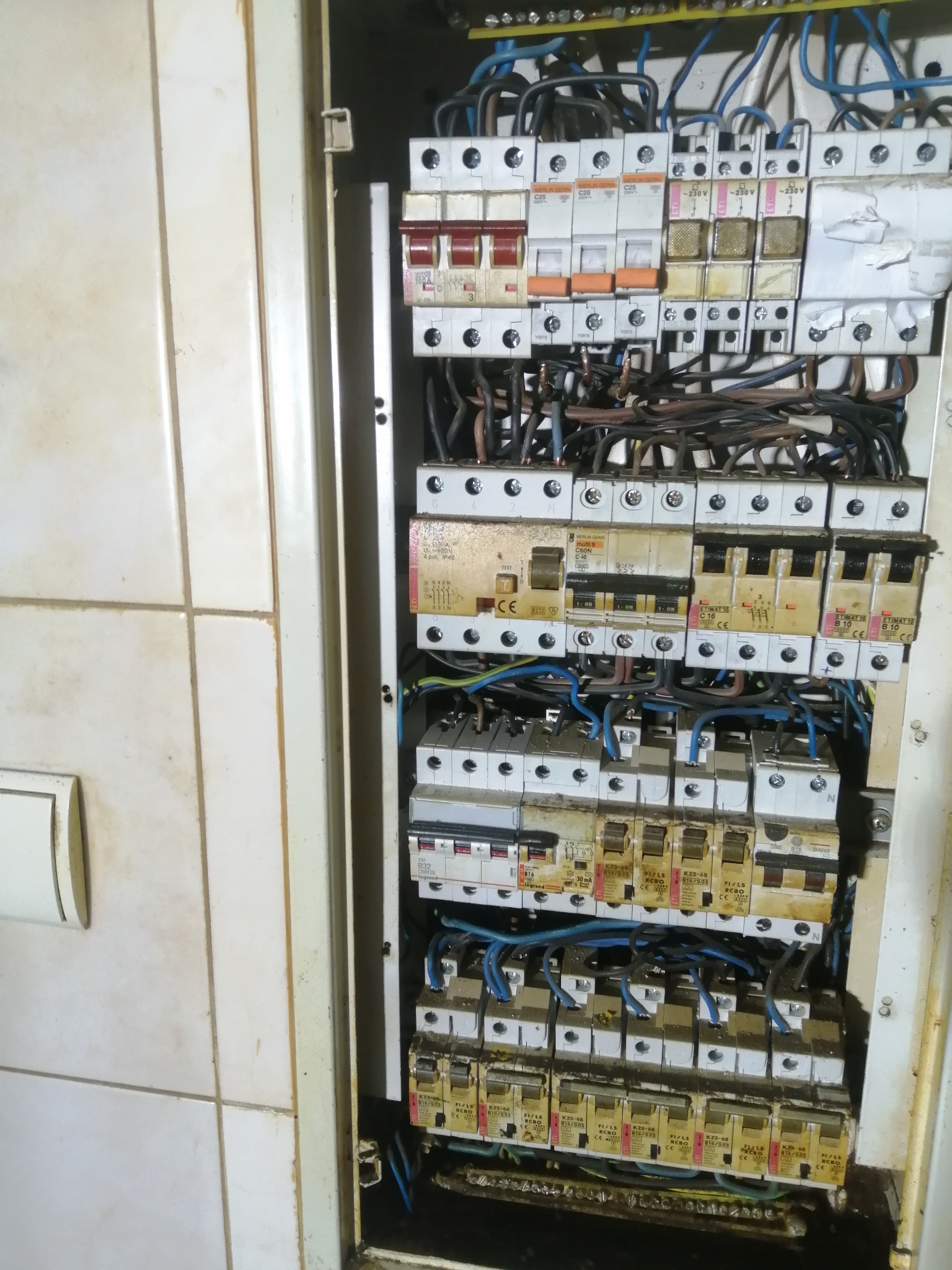 Modernizacja rozdzielnicy w budynku gastronomicznym cz. 1