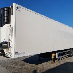 Ta sama naczepa po kuracji czyszczącej