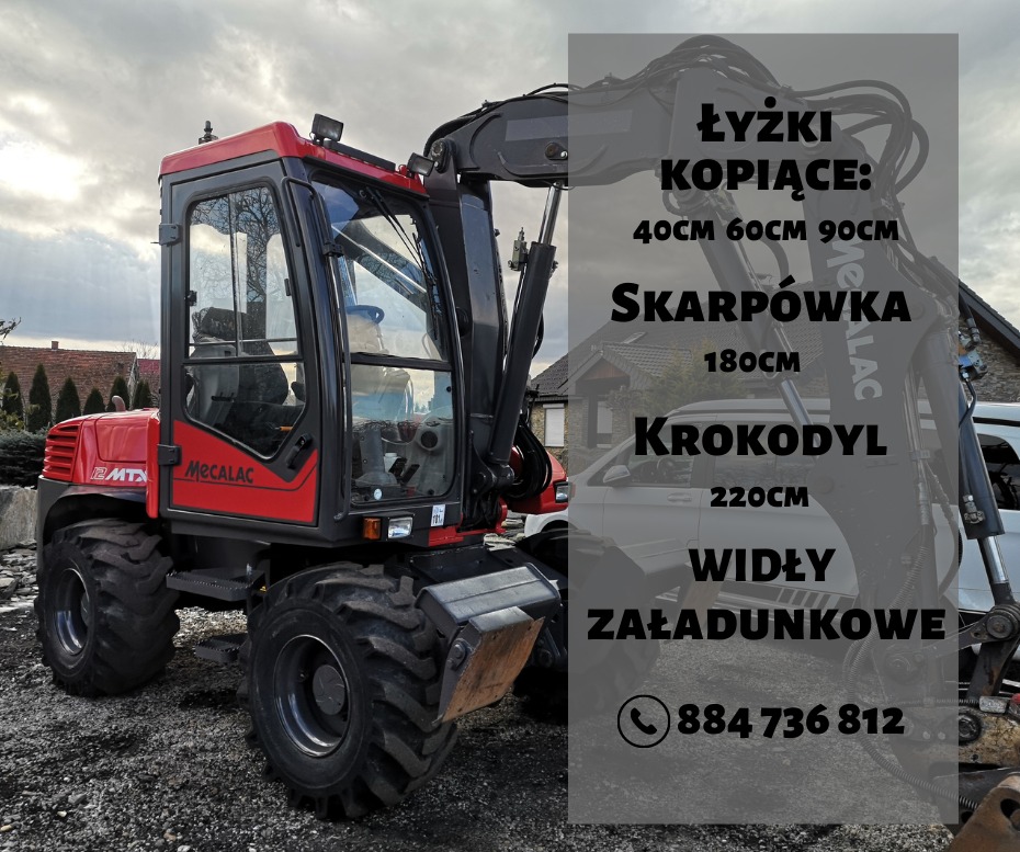 Czerwono-czarna koparka kołowa Mecalac z widocznymi oponami i kabiną operatora, prezentowana na żwirowym podłożu z tekstem reklamowym dotyczącym dostępnych łyżek i numerem telefonu nałożonym na obraz.