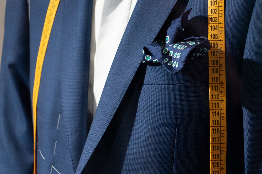 Krawiectwo męskie - Wrocław Masz problem z garniturem ? U nas na pewno znajdziesz pomoc. ✅Poprawki. ✅Przeróbki.