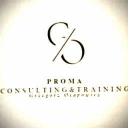 Logo firmy PROMA Consulting & Training z abstrakcyjnym symbolem graficznym i nazwiskiem Grzegorz Otapowicz, w odcieniach sepii na jasnym tle.