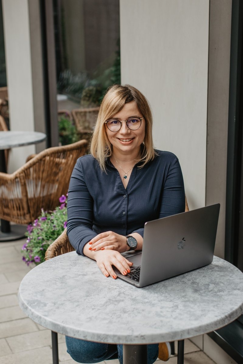 Przygotuję trafne teksty na stronę internetową, bloga. Poprowadzę fanpage na Facebooku, LinkedIn i Instagram :)