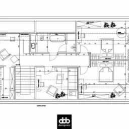 Czarno-biały rysunek techniczny mieszkania z dwoma sypialniami, salonem, łazienką i schodami, widok z góry, z naniesionymi wymiarami i logo projektanta.