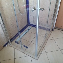 Artur Michalik - Brodzik z płytek ze spadem i szklana kabina