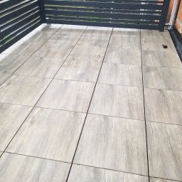 Taras z terakota 2 cm grubości układana na dystansach