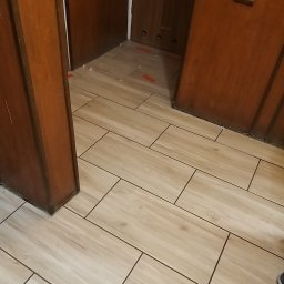 Kafelki na podłodze w przedpokoju, to jest to co lubię najbardziej