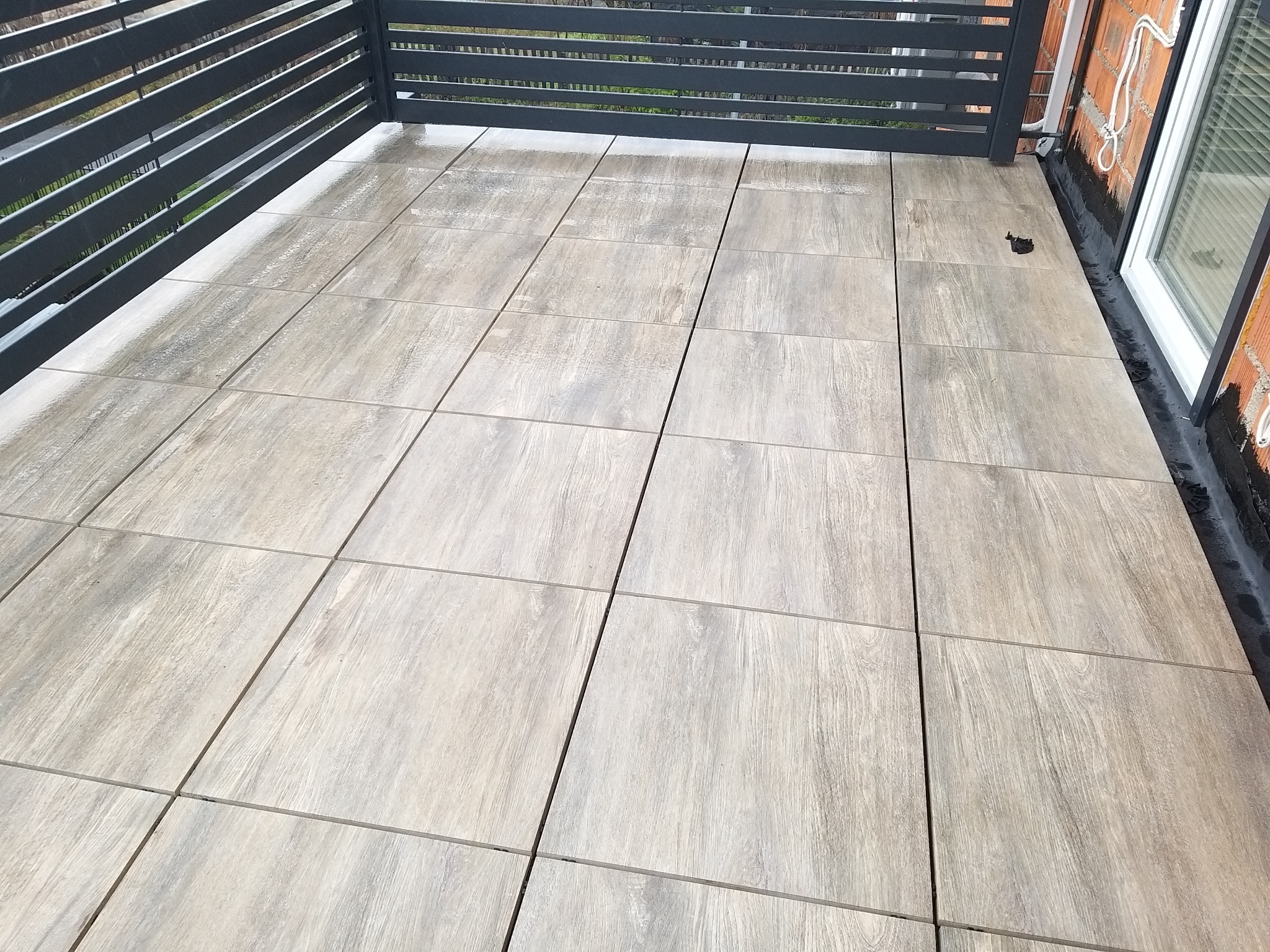 Taras z terakota 2 cm grubości układana na dystansach