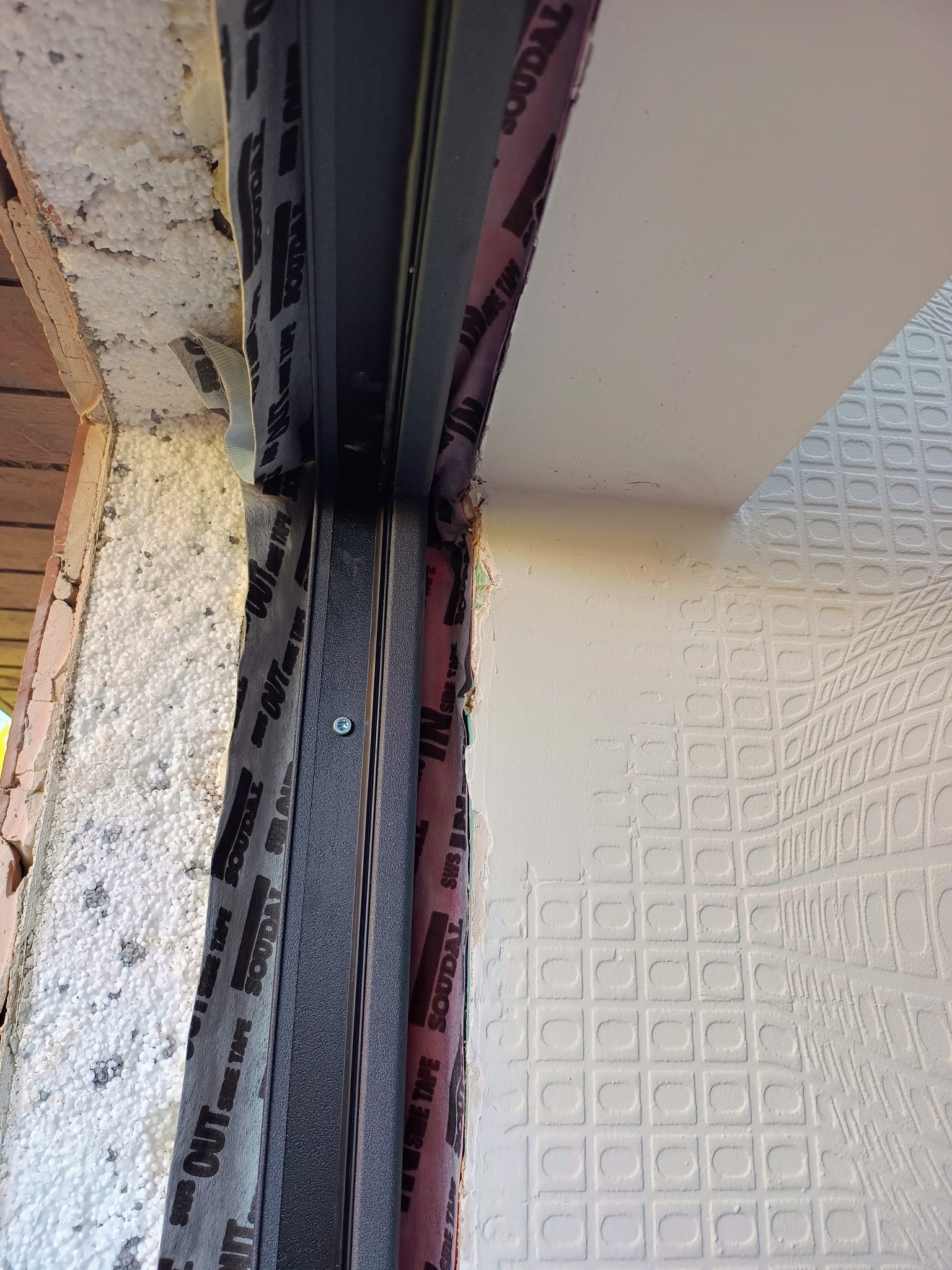 Ciepły montaż drzwi