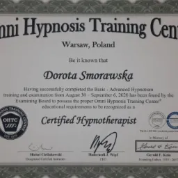 Certyfikat ukończenia szkolenia z hipnoterapii wydany przez Omni Hypnosis Training Center w Warszawie dla Doroty Smorawskiej, z datą ukończenia 30 sierpnia - 6 września 2020, oprawiony w ozdobną...