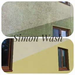 Porównanie elewacji budynku przed i po czyszczeniu w Lublinie, ukazujące różnicę w kolorze i usunięcie zabrudzeń, z widocznym oknem.