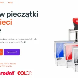 Strona internetowa z ofertą personalizowanych pieczątek dla dzieci, prezentująca trzy modele pieczątek marki COLOP w kolorach niebieskim, czerwonym i szarym, z hasłem reklamowym 'Zamów pieczątki...