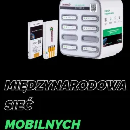 Automat do wypożyczania powerbanków Fast Energy z instrukcjami obsługi i powerbankami w obudowach.