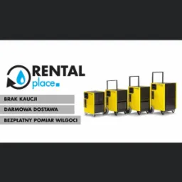 Cztery żółte osuszacze powietrza marki Trotec ustawione obok siebie, reklama Rental Place z informacją o braku kaucji, darmowej dostawie i bezpłatnym pomiarze wilgoci.