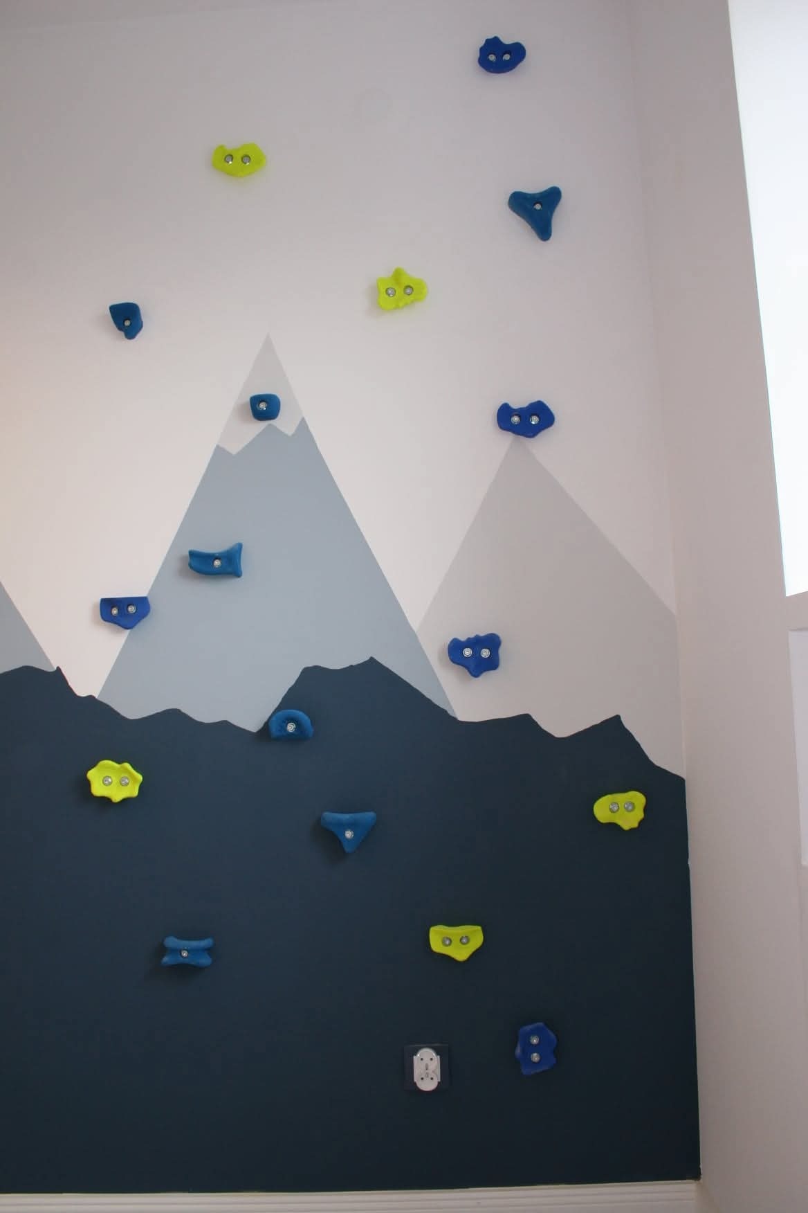 Scianka wspinaczkowe w pokoju dla dzieci