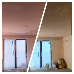 Wykończenia wnętrz - Pokój przed i po wyrównaniu sufitu szpachlą, okna zabezpieczone folią malarską, widoczne worki z materiałami budowlanymi i narzędzia.
