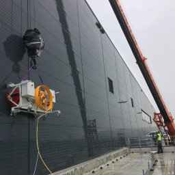 Mycie elewacji fabryki