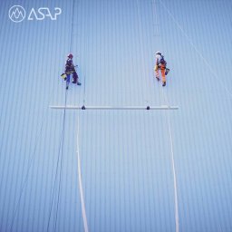 Montaż konstrukcji pod baner. https://www.pracewysokosciowe-lodz.pl/prace-budowlane-i-montazowe/