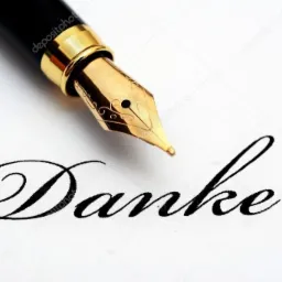 Złote pióro wieczne nad napisem 'Danke' na białym papierze, elegancka kaligrafia.