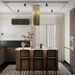 Pina-Studio.pl Natalia Piątkowska - Nowoczesna kuchnia z wyspą, brązowe szafki z unikalnym wzorem, złoty okap cylindryczny, szachownica na podłodze, eleganckie krzesła barowe i stonowana kolorystyka.