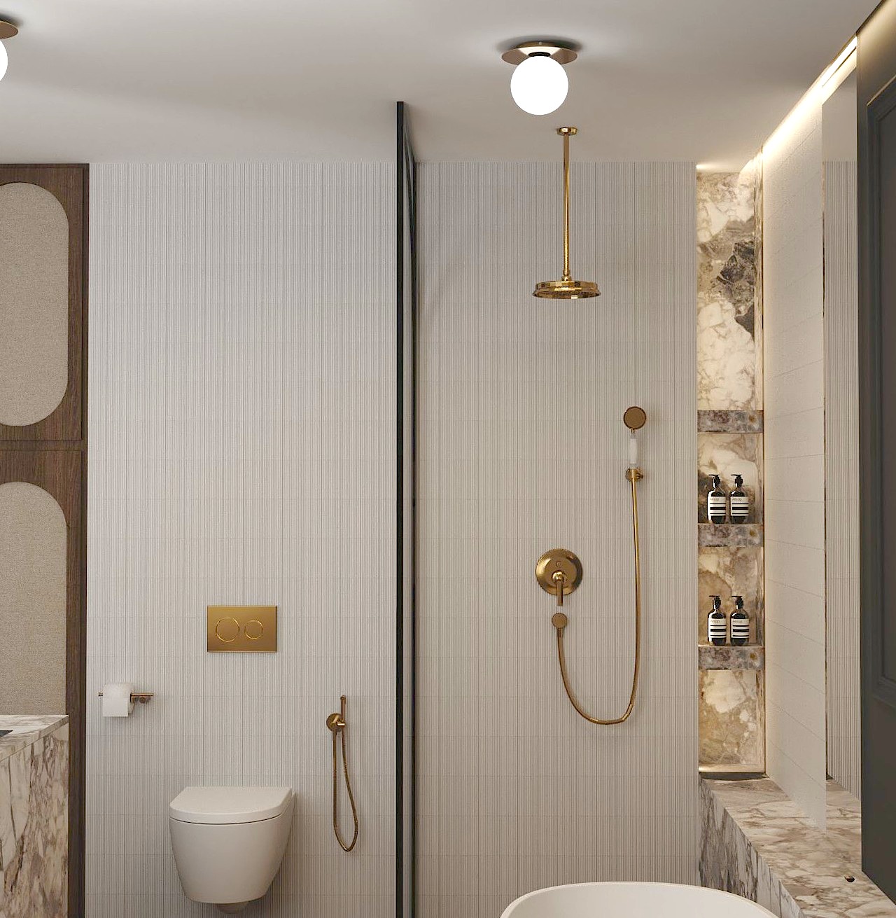 Elegancka łazienka z białymi płytkami, złotą armaturą i marmurowymi akcentami. Widoczna toaleta, prysznic i półki z kosmetykami. Minimalistyczny design z dbałością o detale.