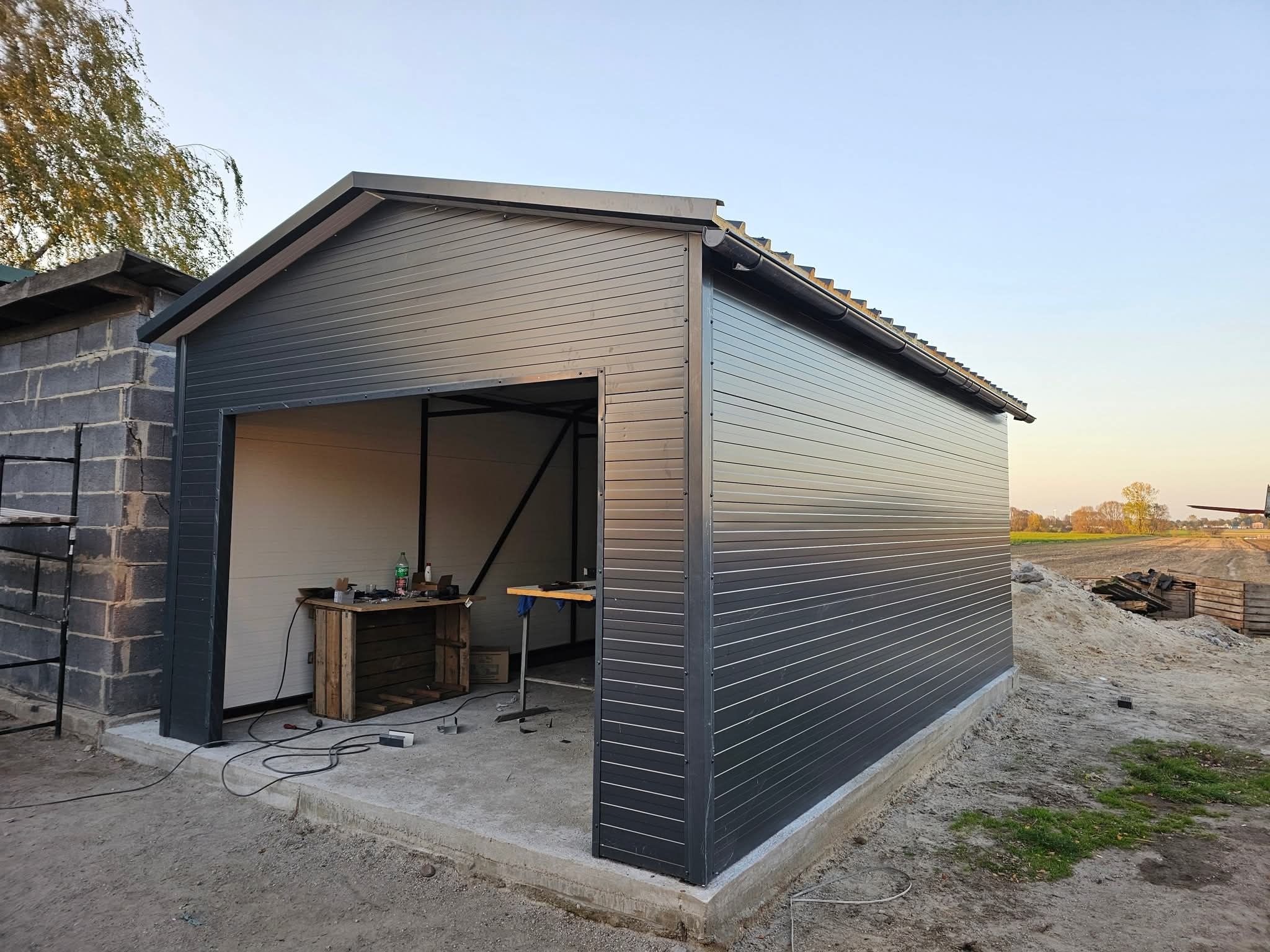 Hale Garaże Wiaty Rolnicze Przemysłowe produkcja montaż