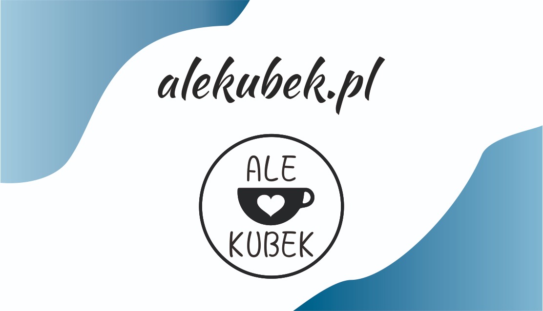 Logo firmy alekubek.pl z czarnym symbolem filiżanki z sercem w okręgu, na białym tle z abstrakcyjnymi niebieskimi plamami.