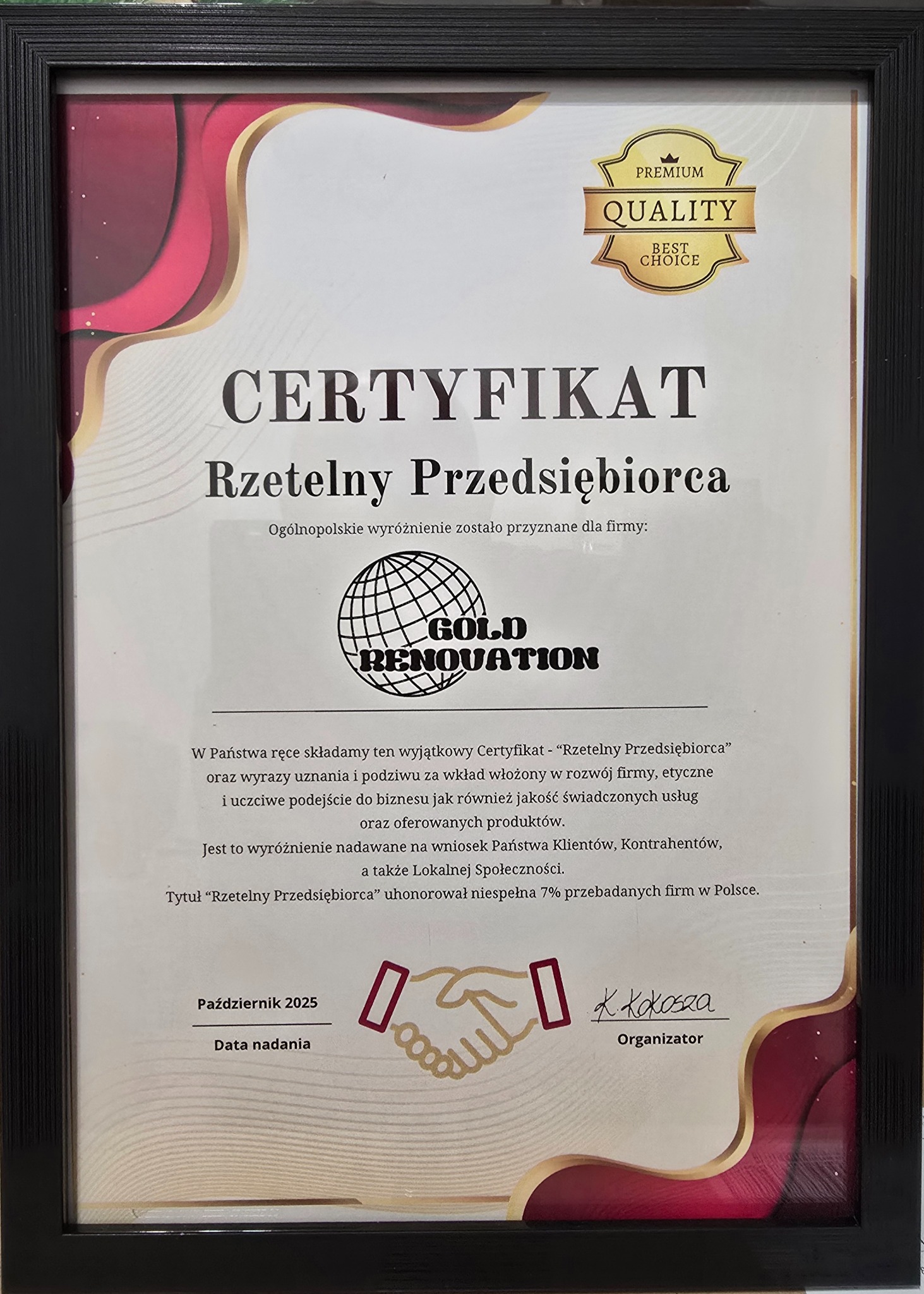 Oprawiony certyfikat 'Rzetelny Przedsiębiorca' dla firmy Gold Renovation, z logo 'Premium Quality Best Choice' i datą nadania Październik 2025.