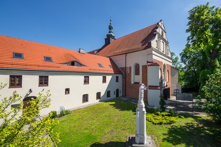Renowacja elewacji klasztoru Sióstr Urszulanek w Sieradzu
