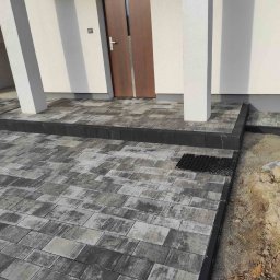 Fundamury - Układanie kostki brukowej