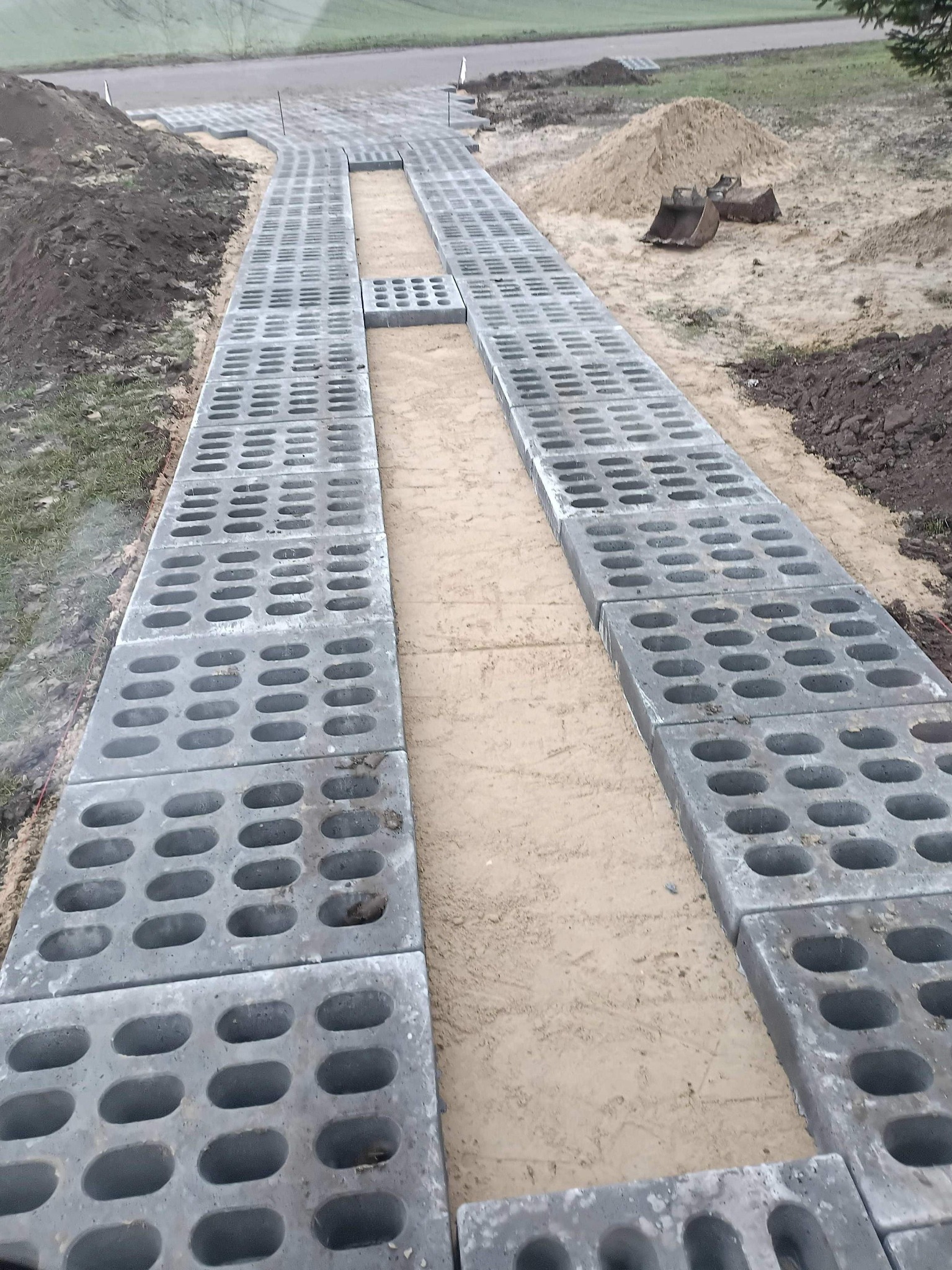 Droga z płyt Jombów