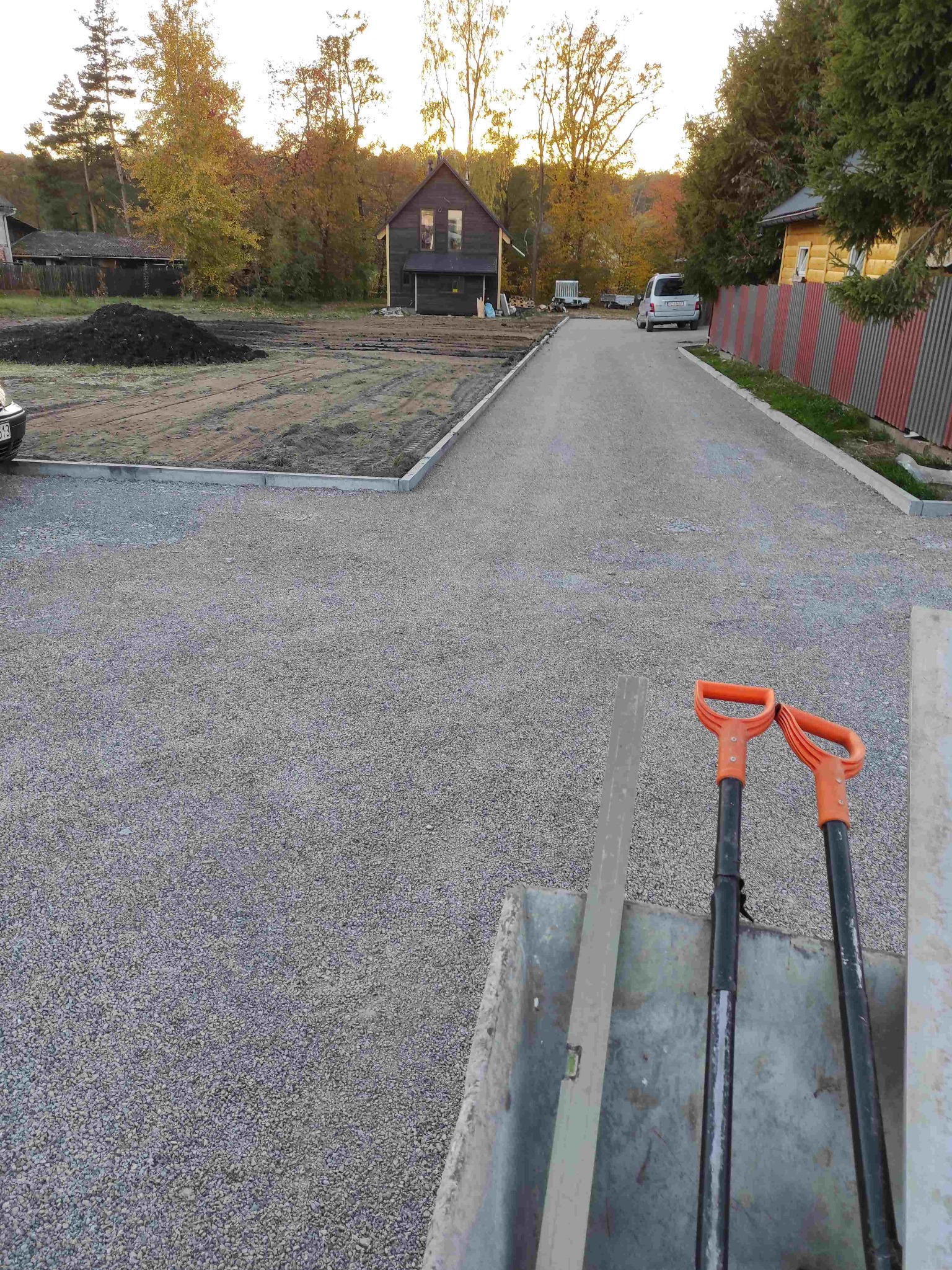 Droga z kruszywa, klińca.