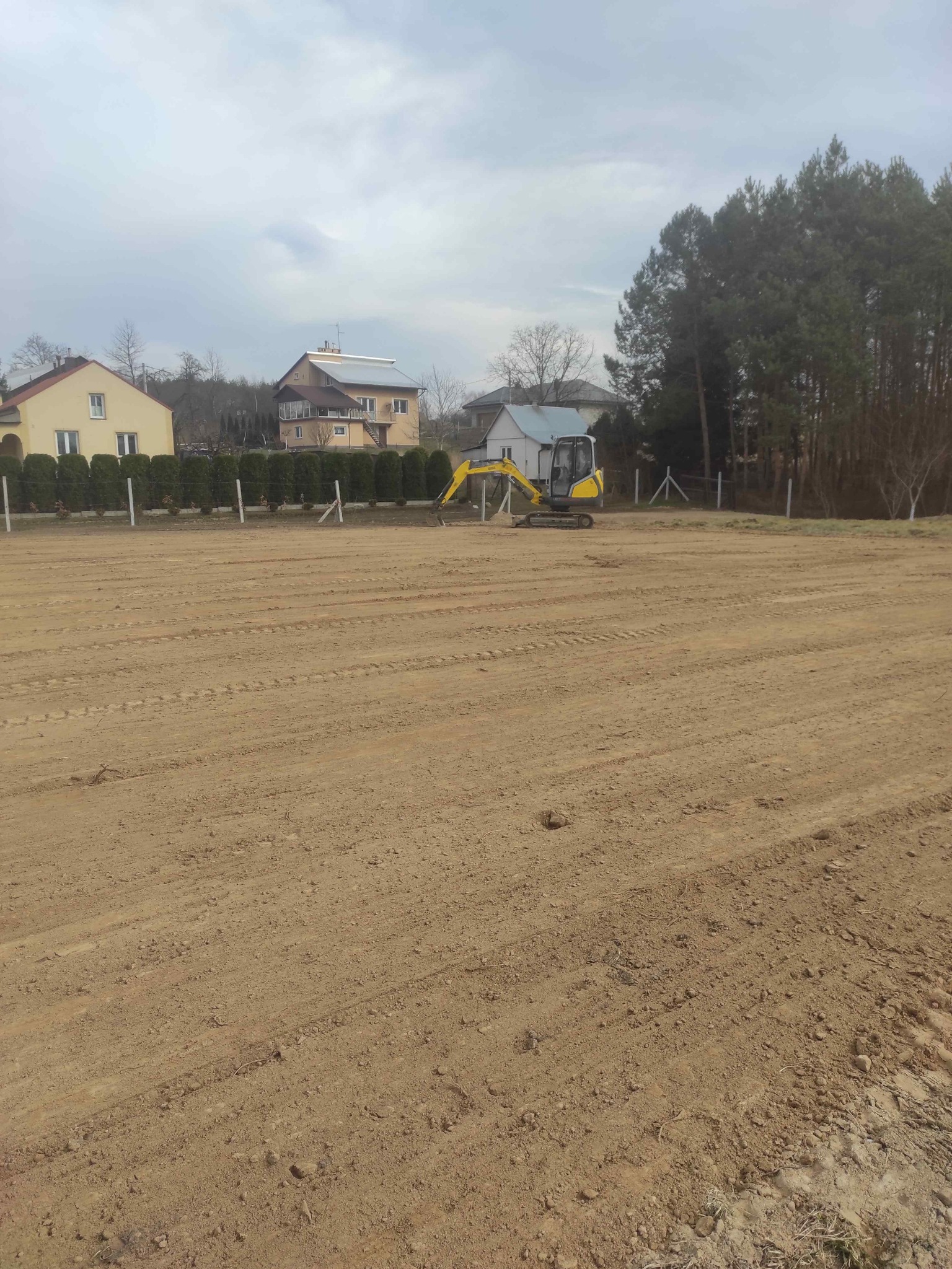 Niwelacja, równanie terenu. Roboty ziemne. Usługi minikoparką.