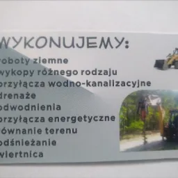 Wizytówka firmy budowlanej z ofertą usług: roboty ziemne, wykopy, przyłącza wodno-kanalizacyjne, drenaże, odwodnienia, przyłącza energetyczne, równanie terenu, odśnieżanie, wiertnica. Dodatkowo...