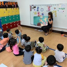 Zajęcia z j. angielskiego w przedszkolu na Tajwanie 