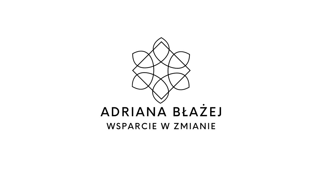 Logo firmy Adriana Błażej, WSPARCIE W ZMIANIE, z geometrycznym symbolem przypominającym kwiat lub gwiazdę, czarne na białym tle.