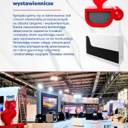 Stoisko targowe z ladami lakierowanymi na wysoki połysk, z logo w kształcie filiżanki. Elementy stoiska w kolorach bieli i czerwieni, oświetlenie halogenowe.