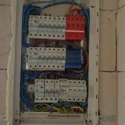 Wykonywanie rozdzielnic elektrycznych