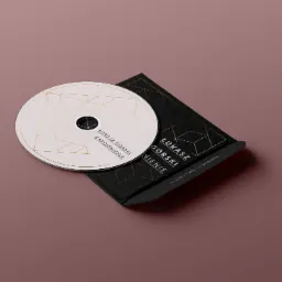 Płyta CD z geometrycznym wzorem i nazwiskiem Łukasz Górski Zapomnienie, umieszczona na czarnym opakowaniu z identycznym wzorem, całość na jednolitym, różowym tle.