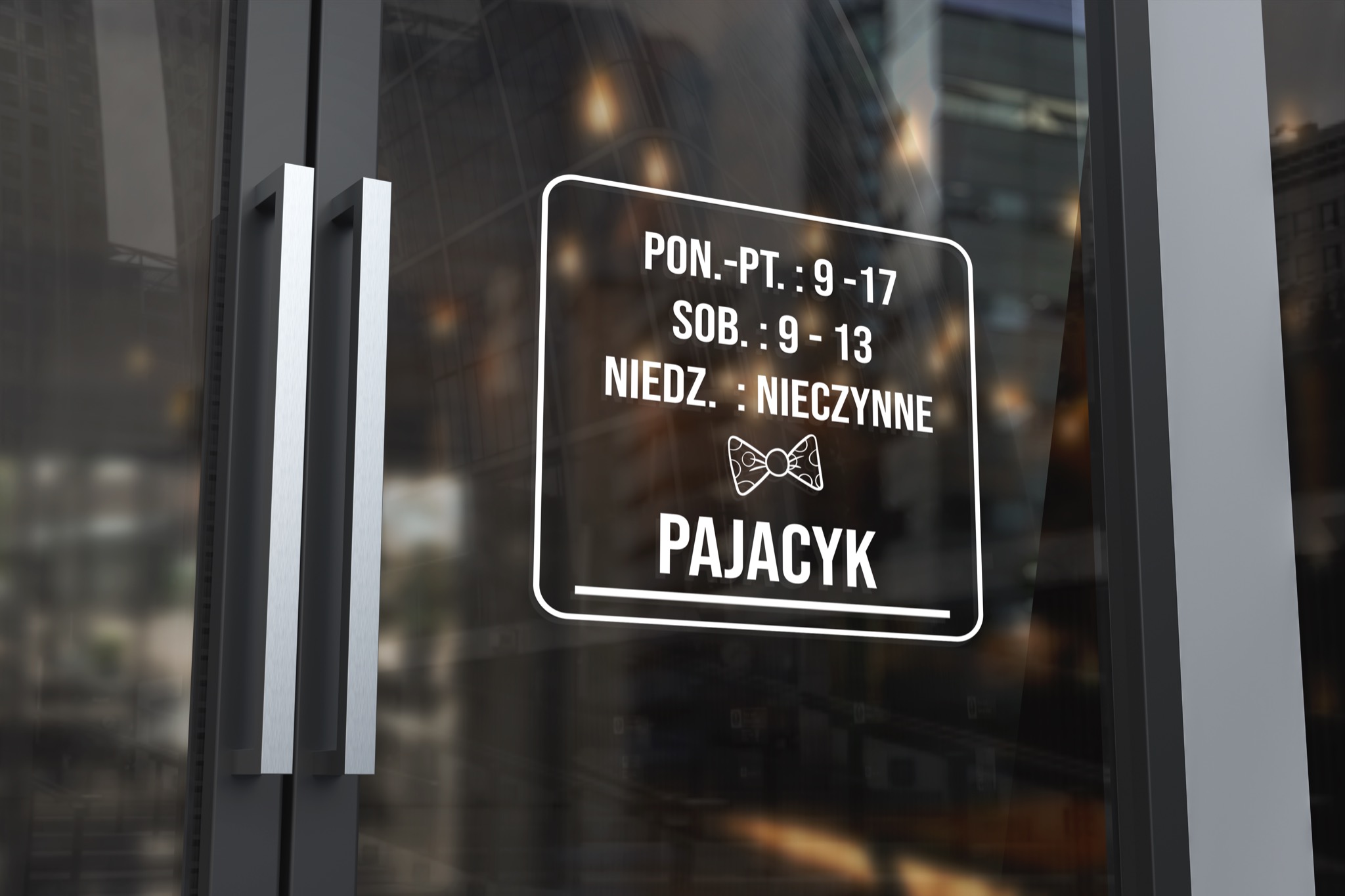 Naklejka z godzinami otwarcia i logo 'Pajacyk' na szklanych drzwiach wejściowych do lokalu.