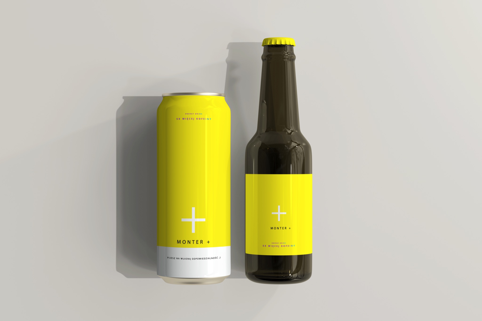 Żółta puszka i butelka ciemnego napoju energetycznego z białym znakiem plus i napisem MONTER + na etykiecie, leżące na jasnym tle.