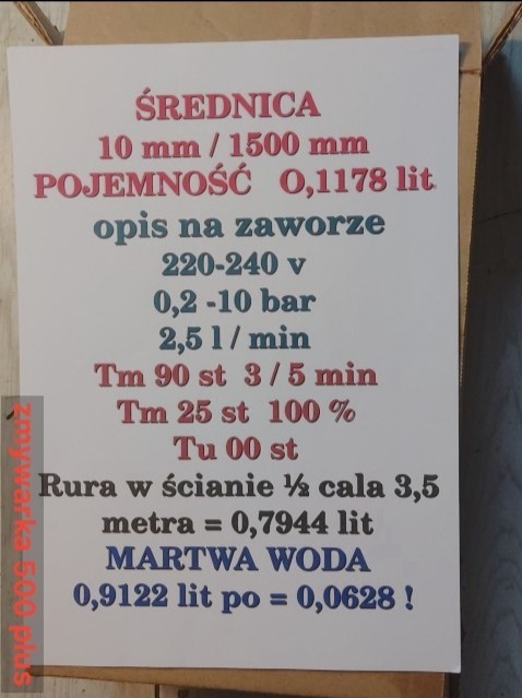 Tabliczka z parametrami technicznymi: średnica 10mm/1500mm, pojemność 0,1178 litra, opis na zaworze, 220-240V, 0,2-10 bar, 2,5 l/min, rura w ścianie 1/2 cala 3,5 metra.