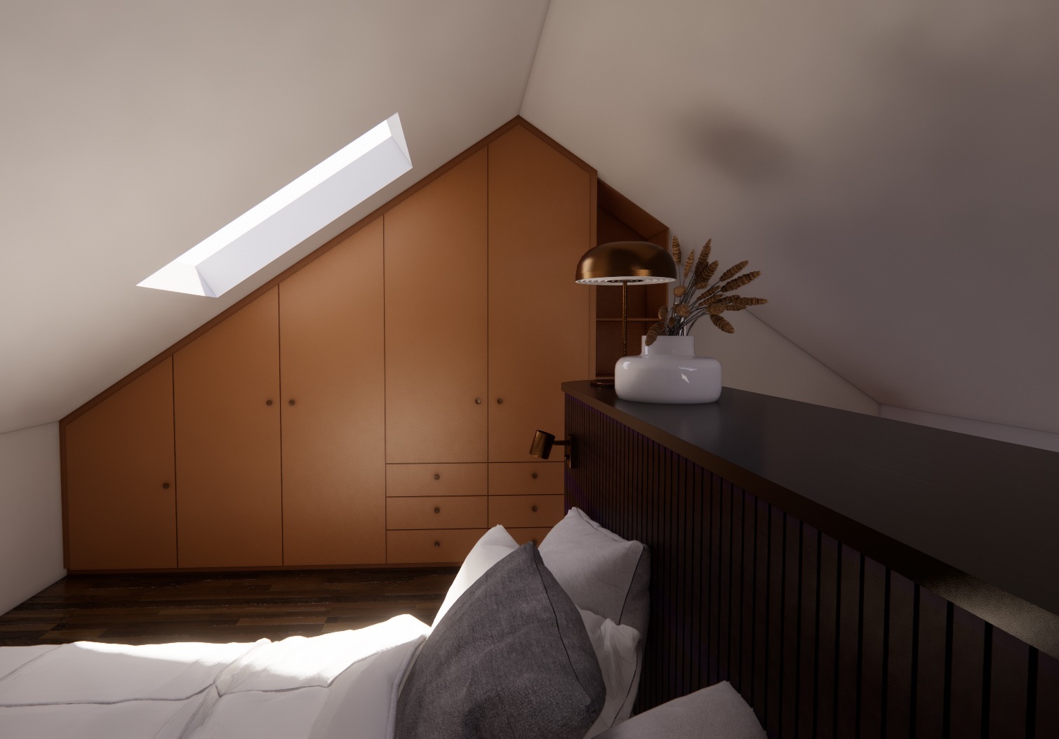 Sypialnia na poddaszu ze skosami, zabudową meblową w kolorze ciepłego brązu, oświetlona światłem wpadającym przez okno dachowe; na pierwszym planie fragment łóżka z białą pościelą i dekoracyjnymi...