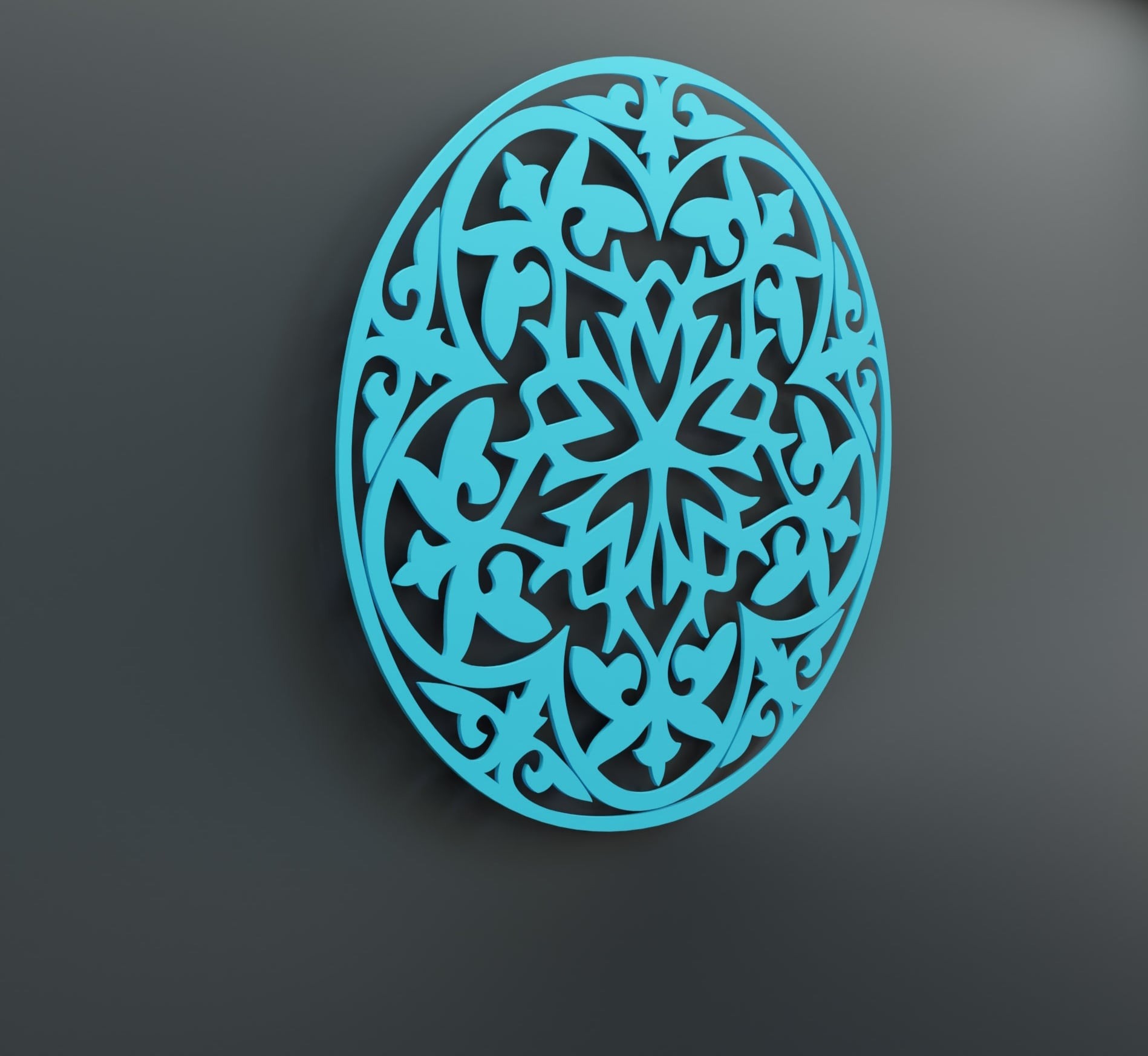 Turkusowa, ażurowa dekoracja ścienna w kształcie koła, z motywami roślinnymi i geometrycznymi, na ciemnoszarym tle.