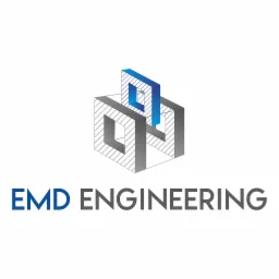 Logo firmy EMD ENGINEERING z abstrakcyjnym, geometrycznym symbolem składającym się z dwóch przenikających się sześcianów, górny sześcian w kolorze niebieskim, dolny w kolorze szarym, na białym tle.