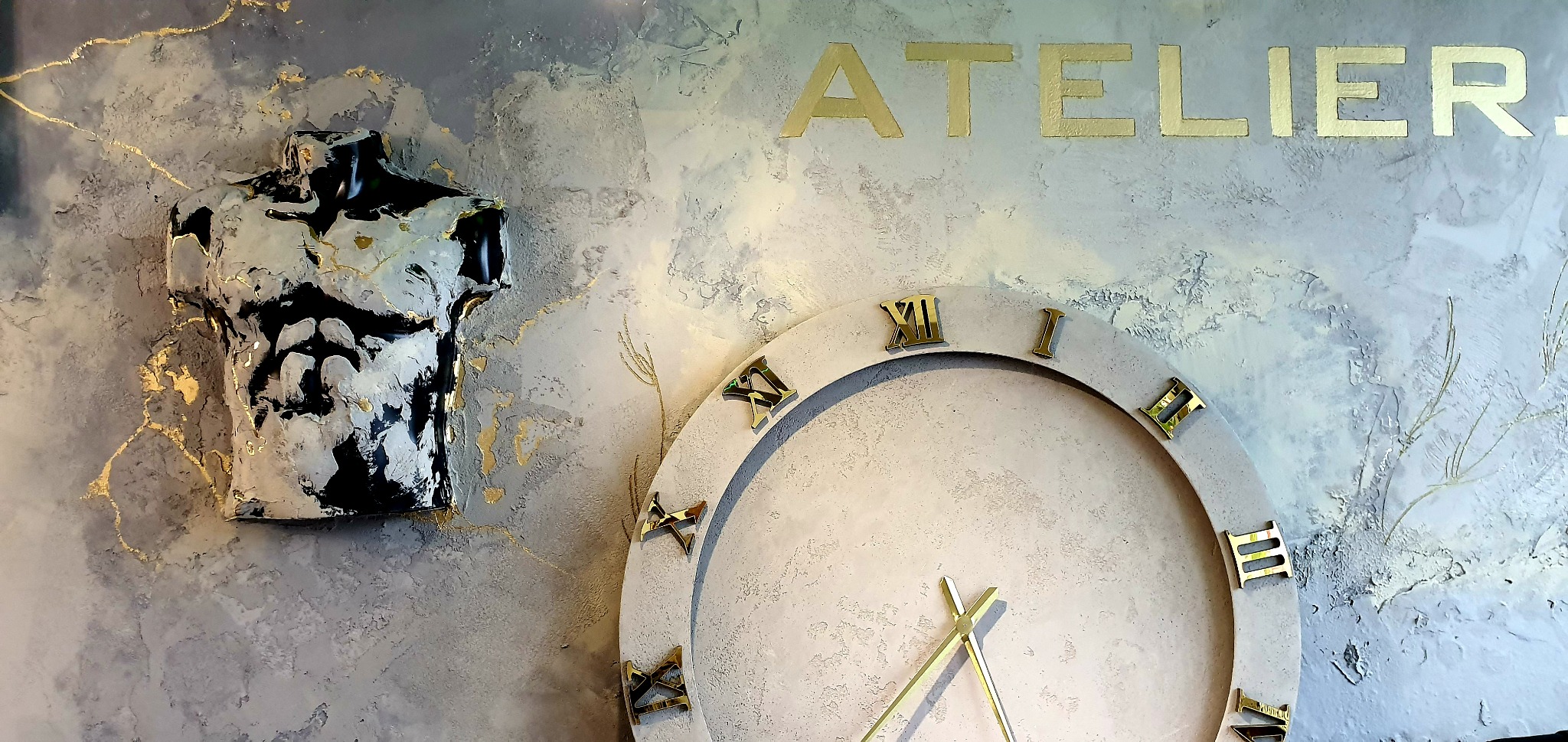 Betonowy zegar naszej realizacji instalacja 3D również naszej realizacji