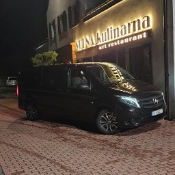 Komfortowe Mercedesy od 9 osób z kierowcą wzwyż