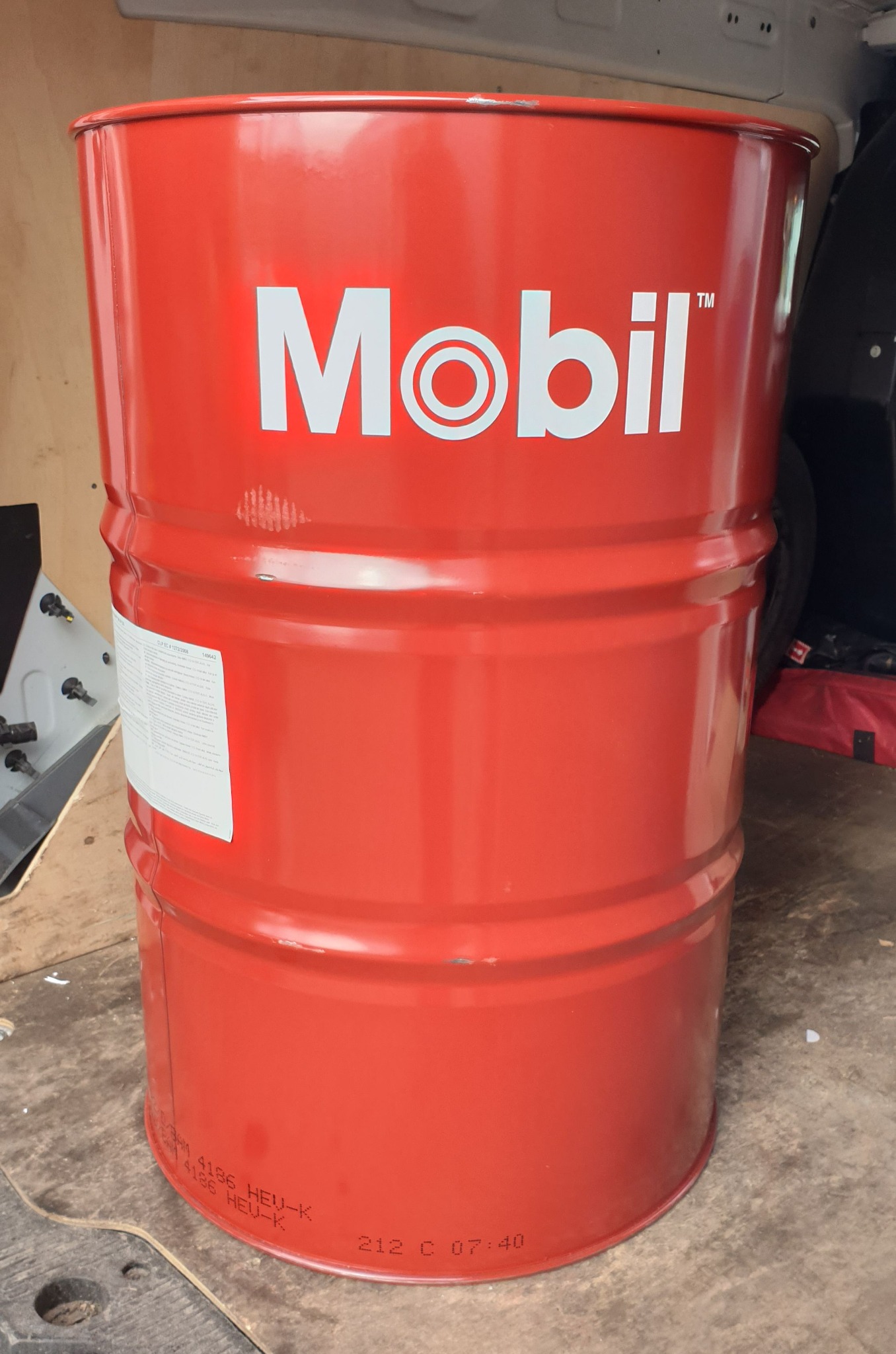 Na stanach magazynowych beczki 200L oraz bańki 20L. Raczej nie trzymamy na stanie opakowań 1L czy 5L.